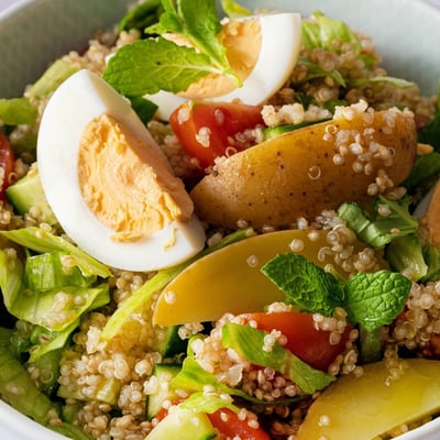Bramborový salát s vajíčky a quinoou