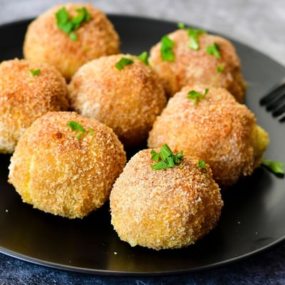 Arancini plněné sýrem 