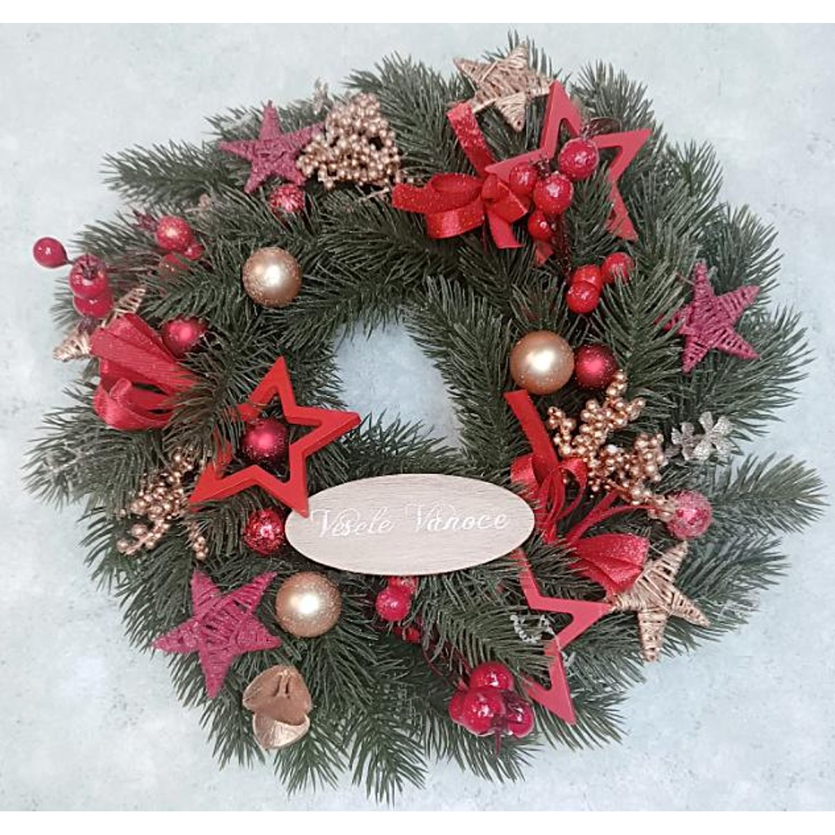 Vánoční věnec červený s hvězdami Ø 30cm