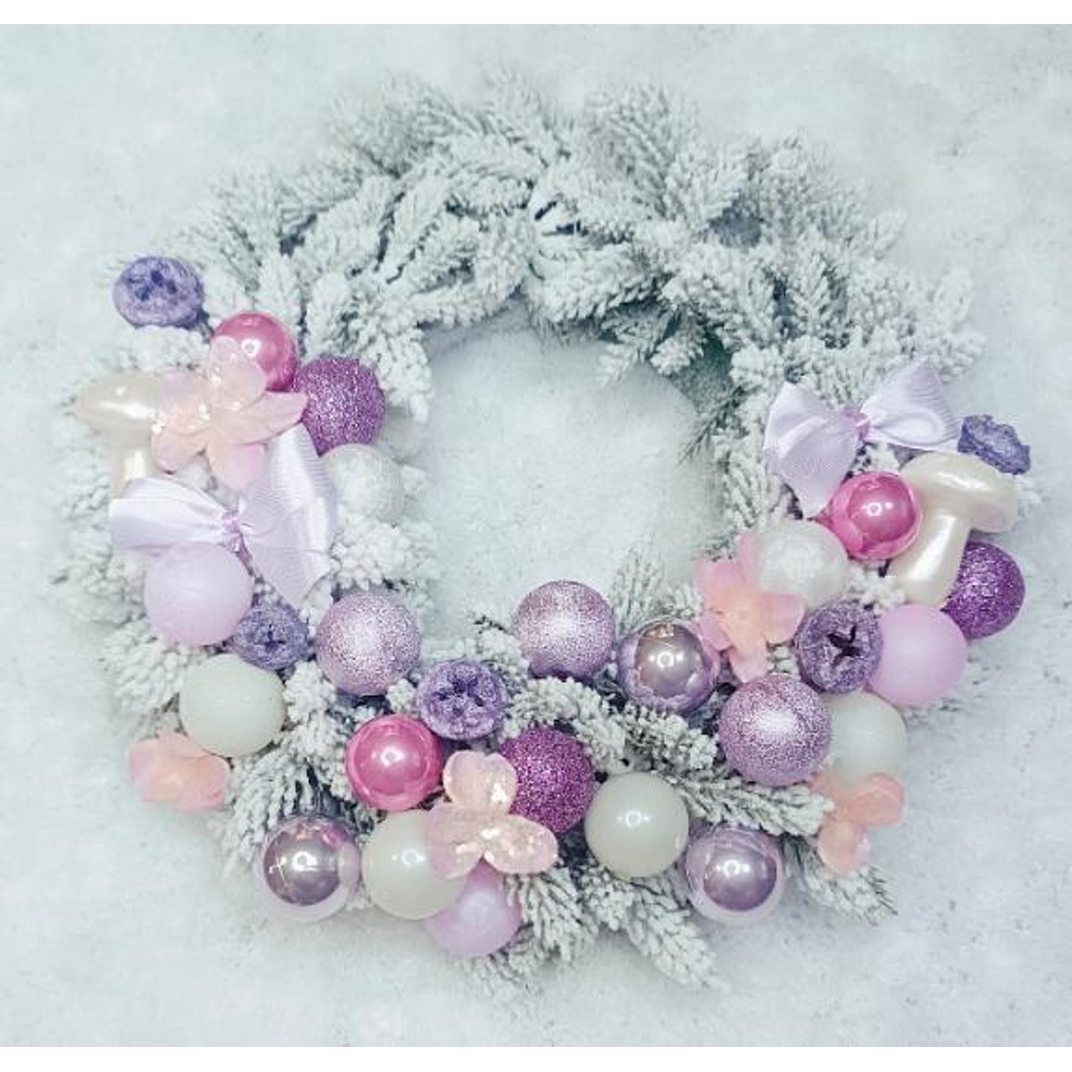 Zimní věnec na dveře fialový Ø 30cm