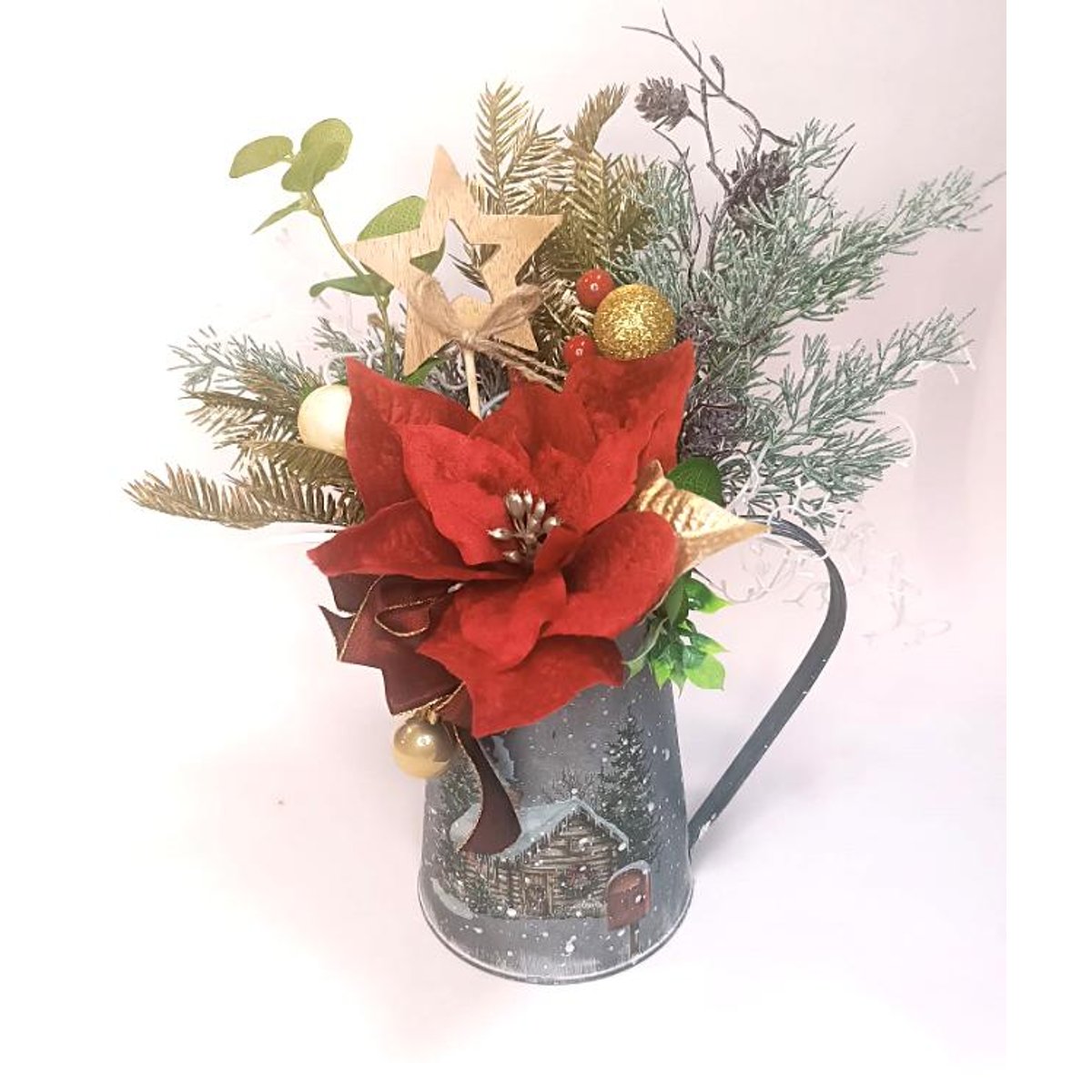 Vánoční dekorace v konvi